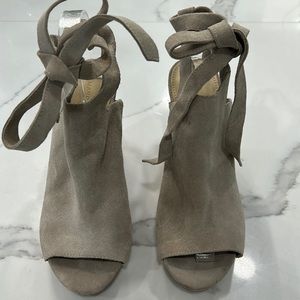 Marc Fisher Cream Suede Ankle Tie‎ Cork Wedge Heel. Size 8.5